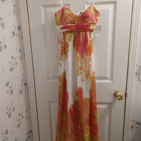 Aidan Mattox Dresses & Skirts - NWT Aidan Mattox maxi chiffon print gown